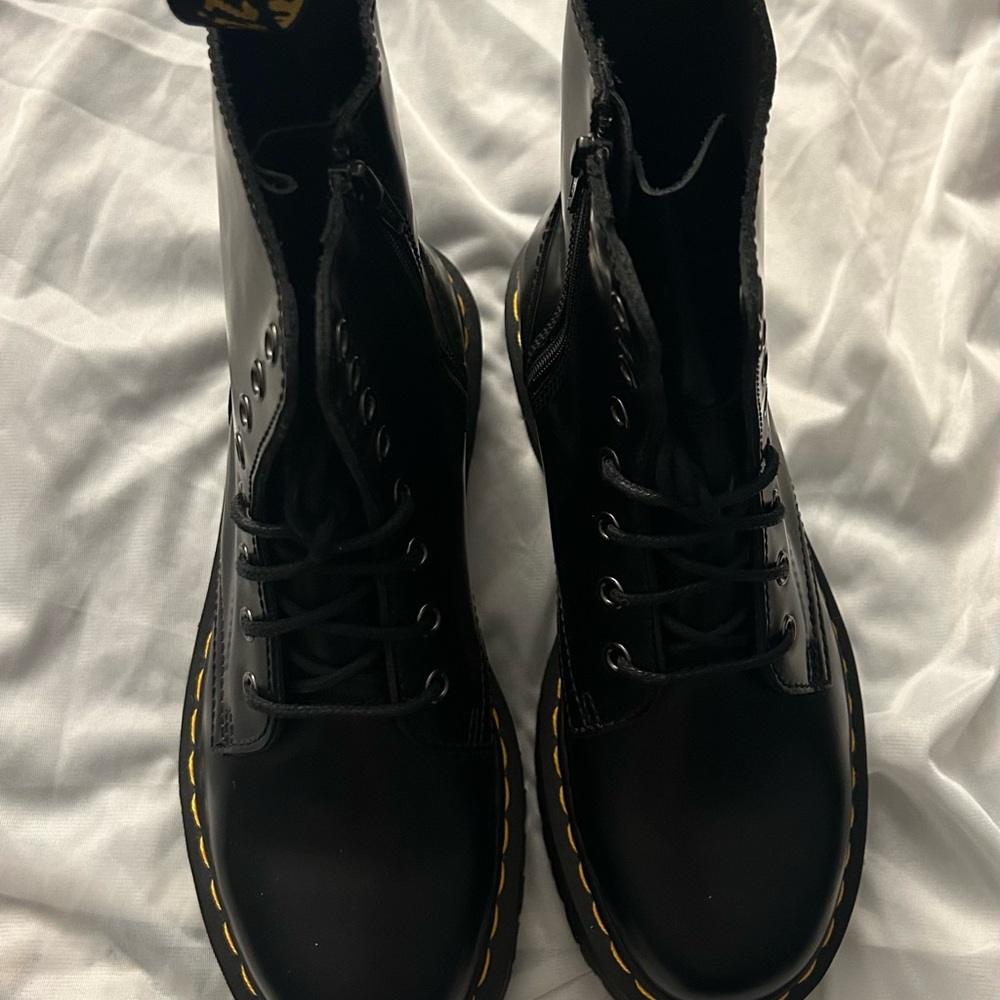 NWOB Dr. Martens platform Jadon boots